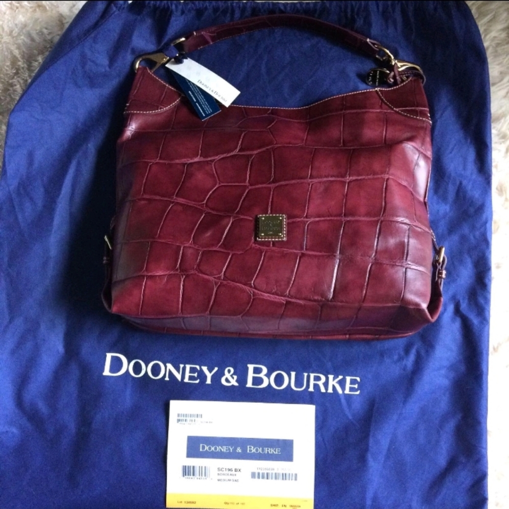 New w tag Dooney & Bourke medium sak